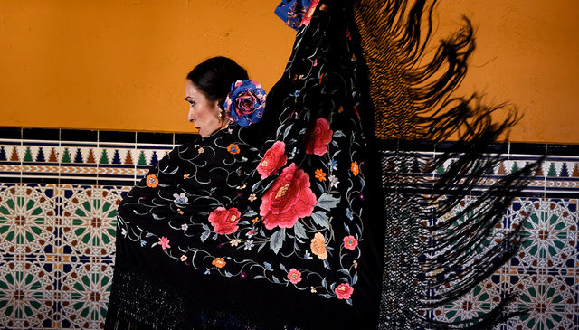A shawl, or mantón, is frequently used during flamenco performances
